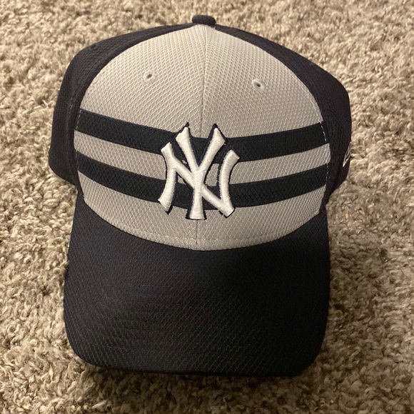 Yankee’s Hat - Picture 1 of 3
